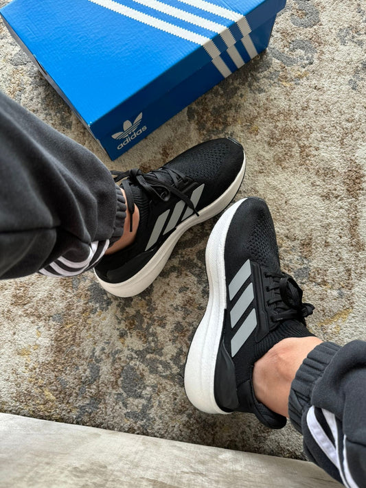ADIDAS ULTRABOOST 5 NEGRO - GRIS