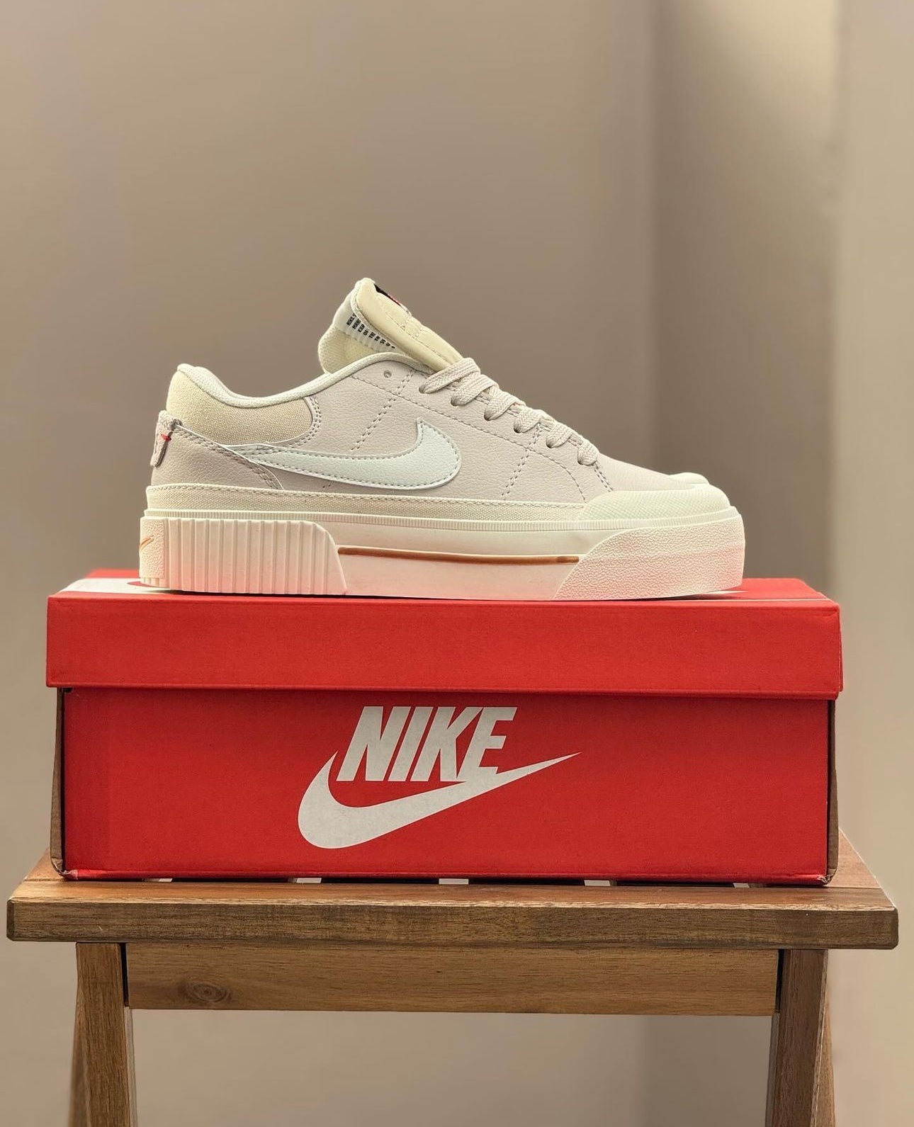 NIKE LEGACY BEIGE