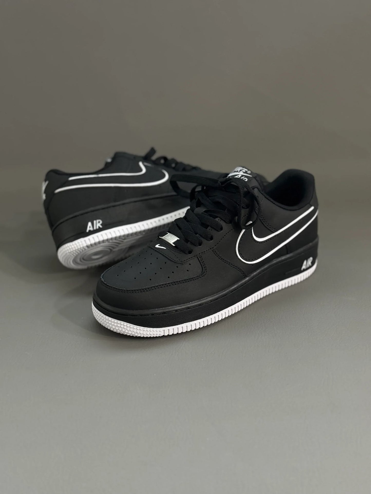 NIKE AIR FORCE 1 NEGRO/BLANCO