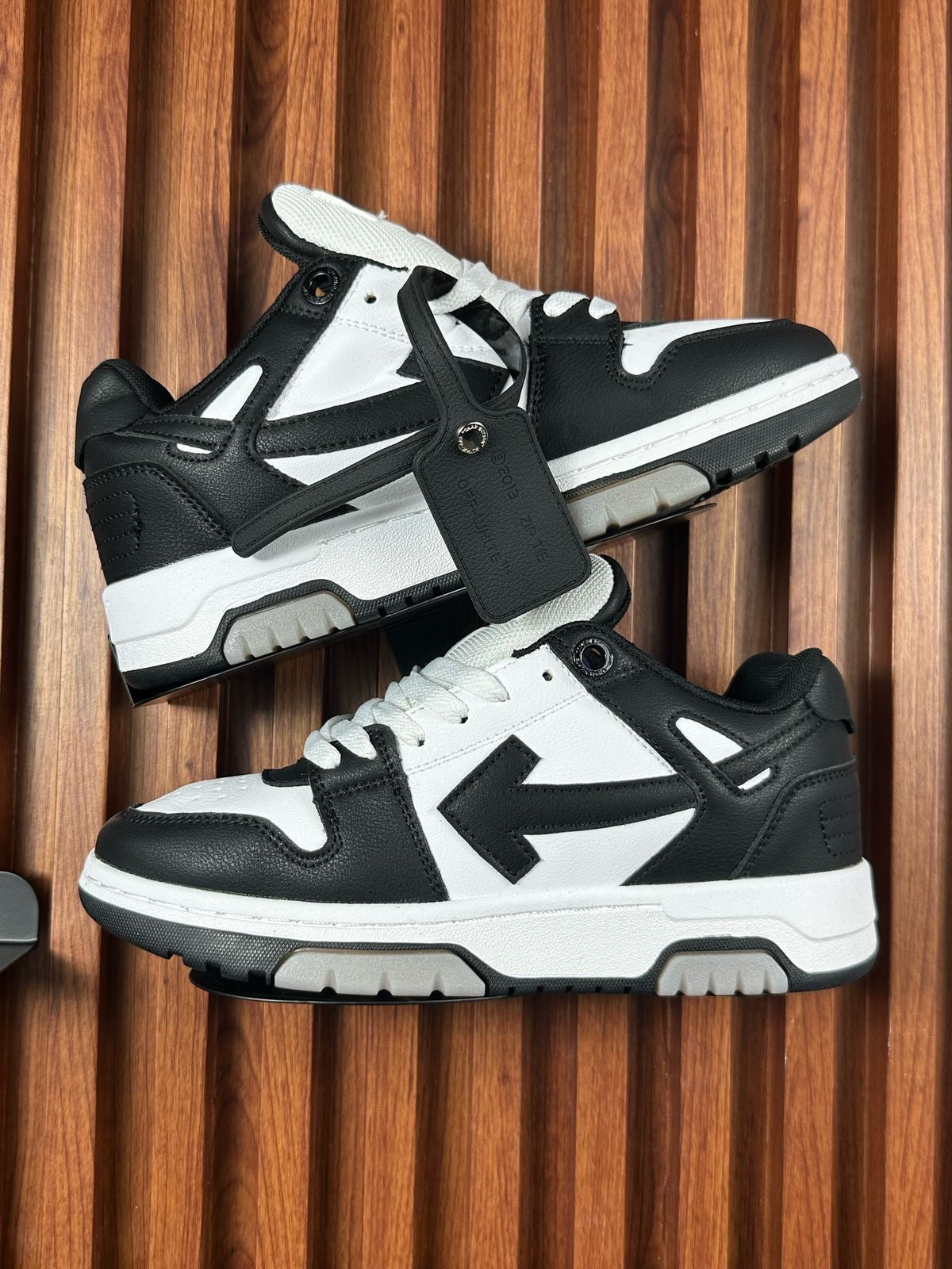 OFF-WHITE NEGRO - BLANCO