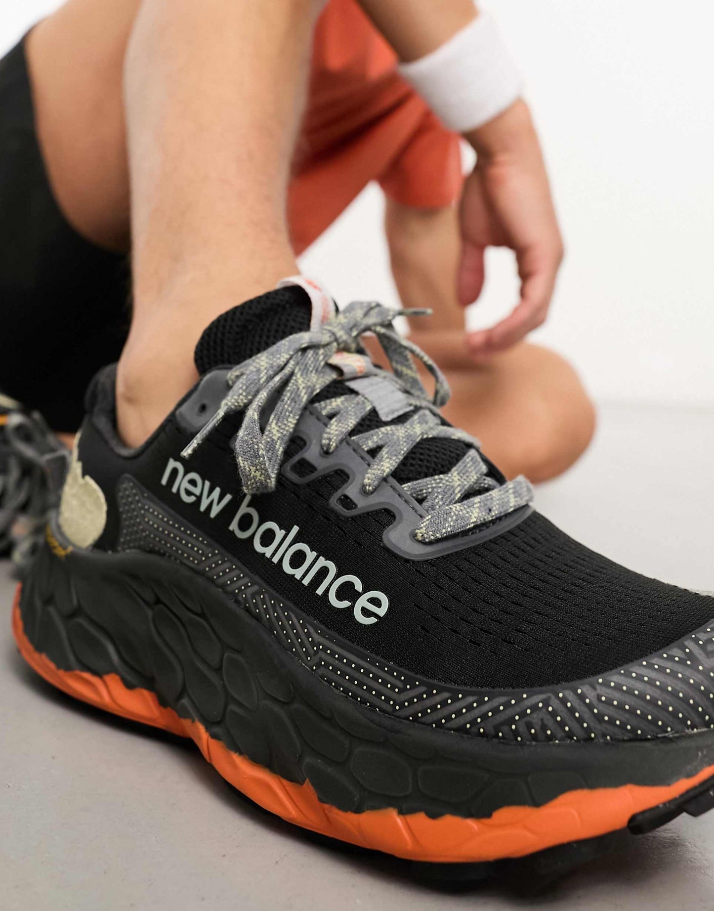 NEW BALANCE FRESH FOAM NEGRO/NARANJA
