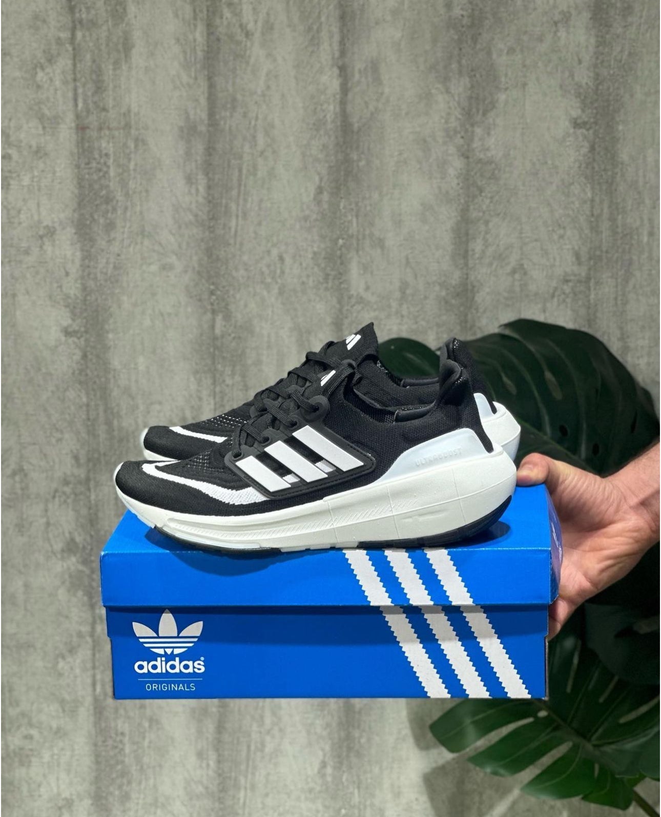 ADIDAS ULTRABOOST LIGT NEGRO - BLANCO