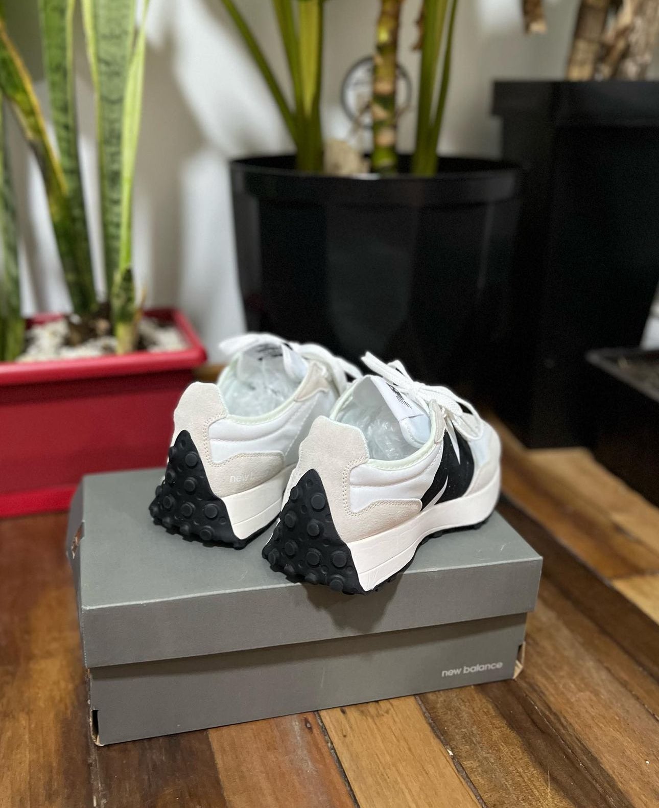 NEW BALANCE 327 BLANCO - NEGRO