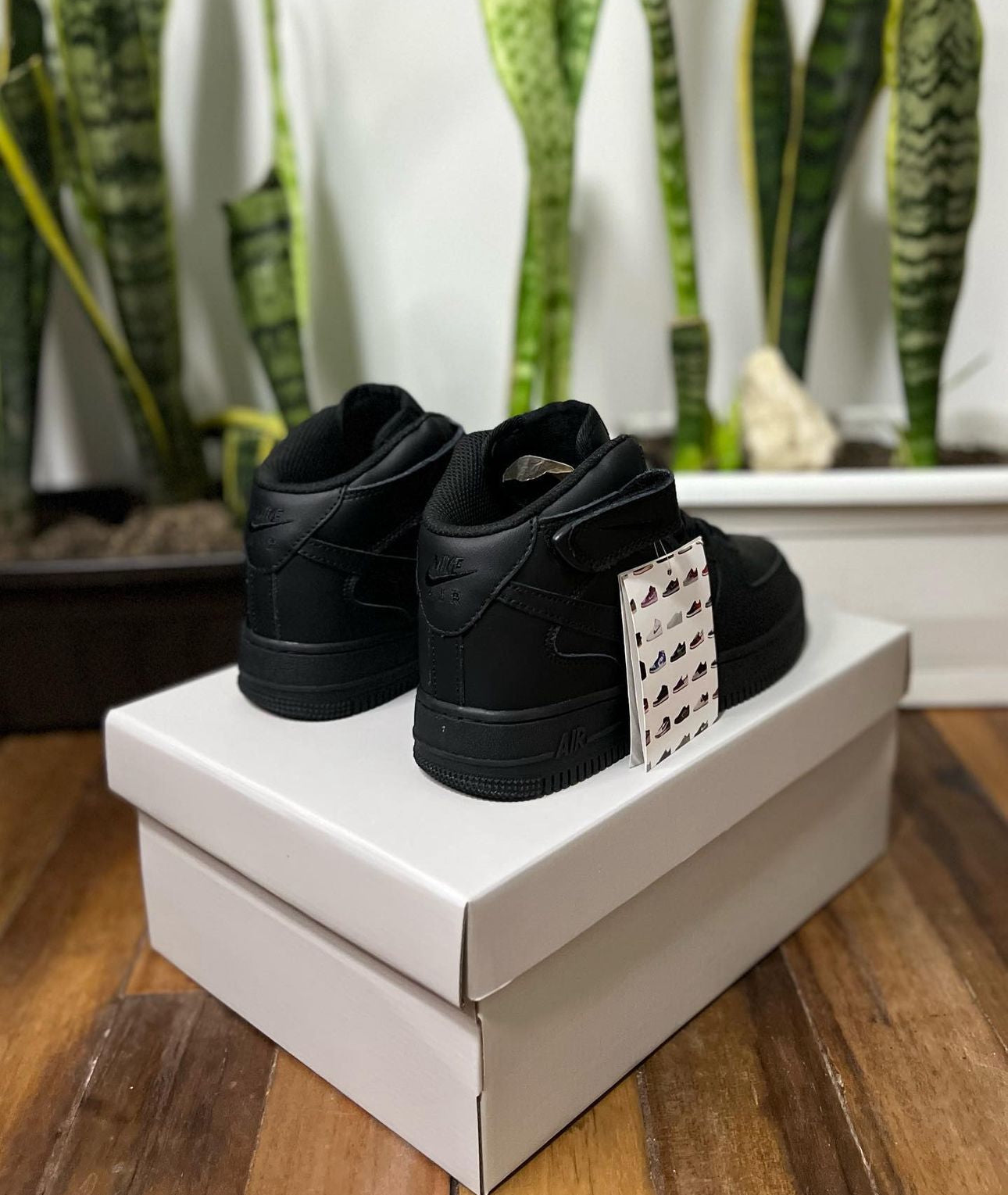 NIKE AIR FORCE ONE BOTA NEGRA