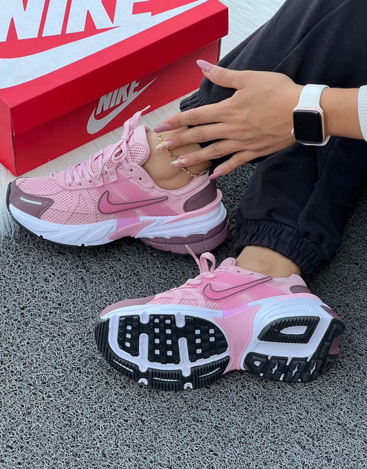 NIKE V2K RUN ROSADO