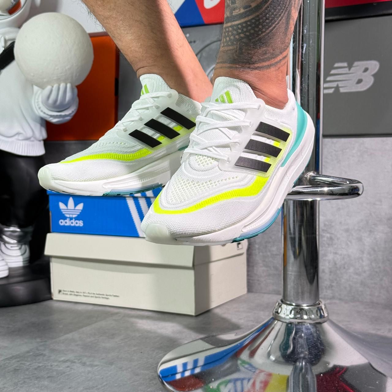 ADIDAS ULTRABOOST LIGHT BLANCO - VERDE