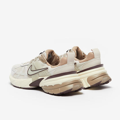 NIKE V2K RUN BEIGE / CAFÉ