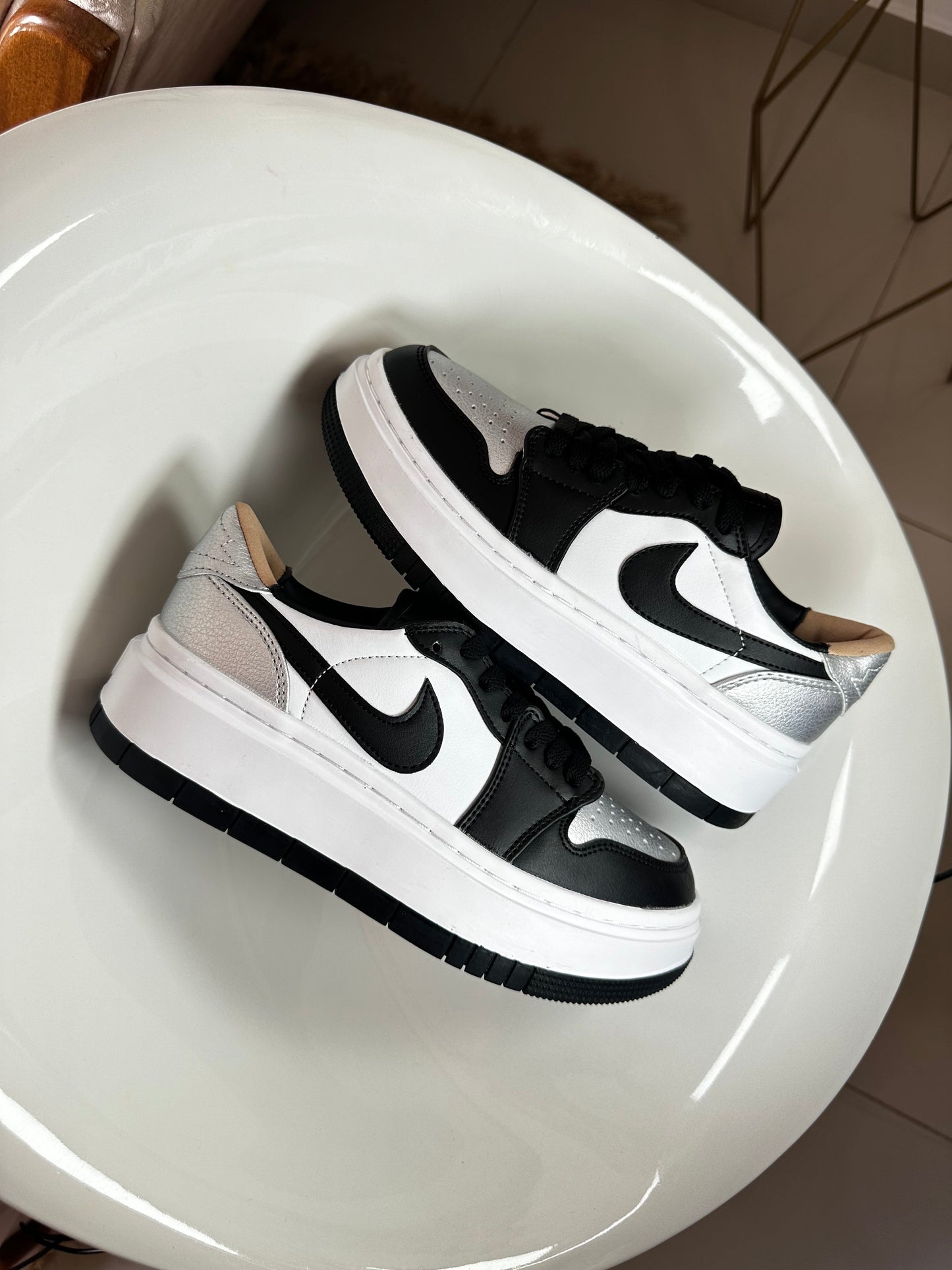 NIKE BLAZER PLATEADO