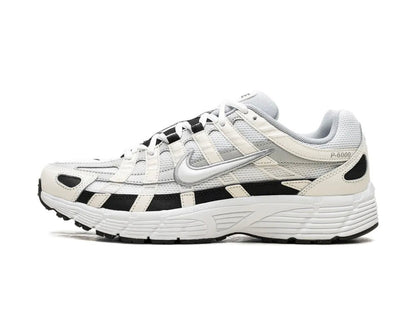 NIKE P6000 - BLANCO / NEGRO