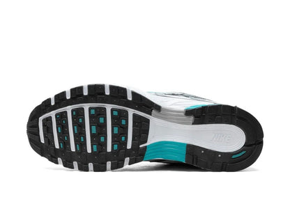 NIKE P6000 - PLATEADO / AZUL