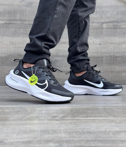 NIKE ZOOM CARITA NEGRO - BLANCO