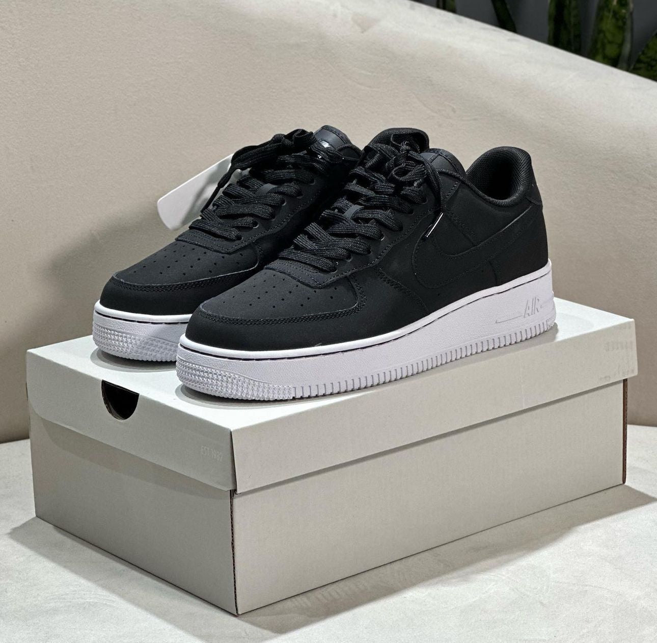 AIR FOR ONE NEGRO - BLANCO 1