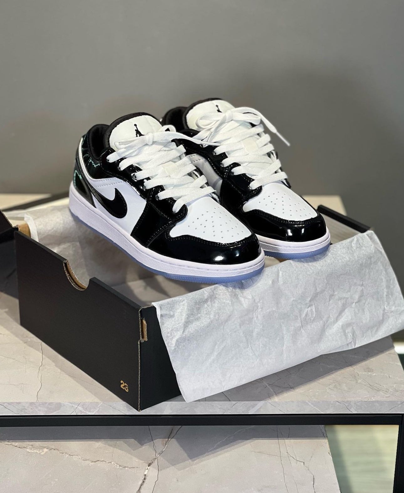 NIKE JORDAN SB CHAROL NEGRA - BLANCO