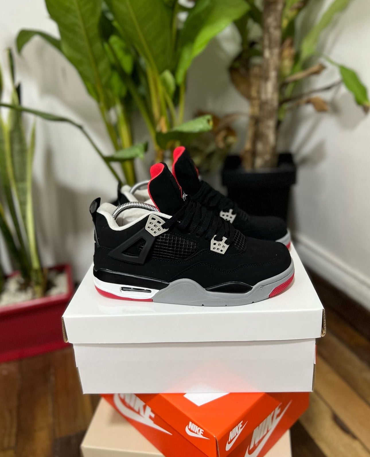 JORDAN RETRO NEGRO - ROJO