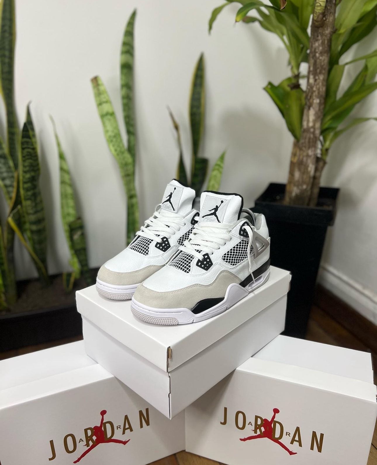 JORDAN RETRO BLANCA - NEGRA