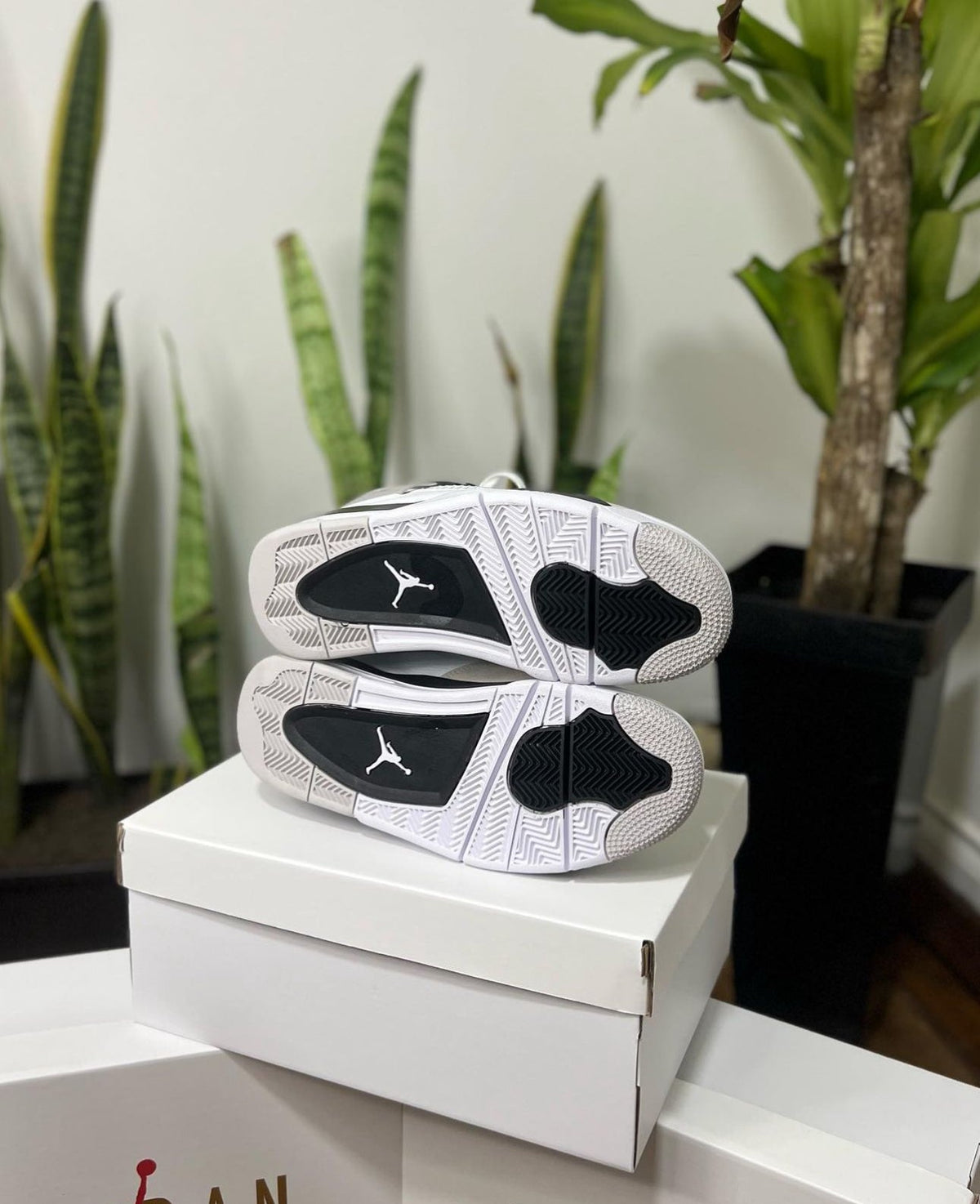 JORDAN RETRO 4 BLANCA - NEGRA