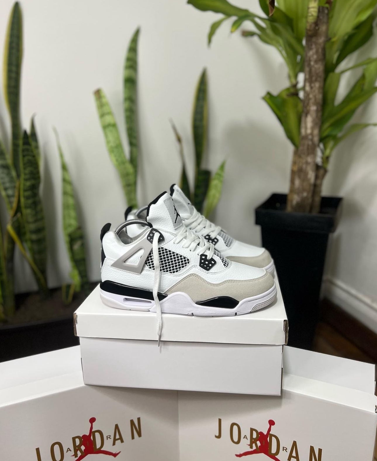 JORDAN RETRO 4 BLANCA - NEGRA