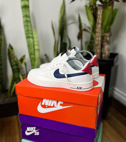 NIKE TABLITA BLANCO - ROJO