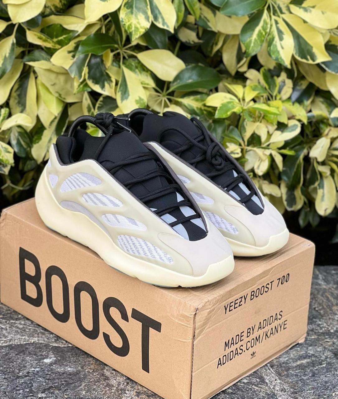 ADIDAS YEEZY 700 V3