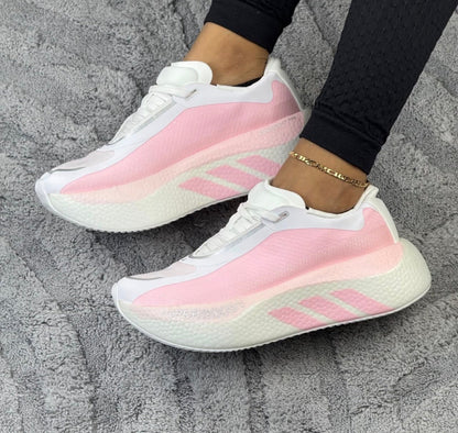 Adidas Hyperboost blanco y rosa puestos