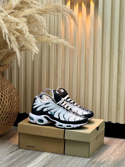 NIKE TN NEGRO - GRIS